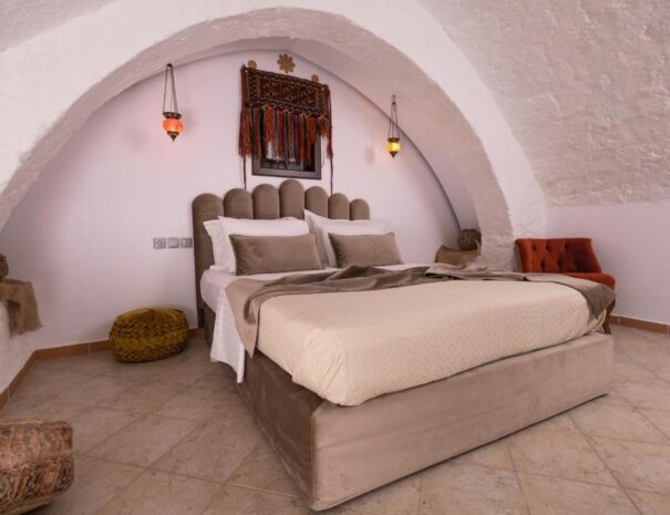 Thalia - Deluxe Cave Room - APRIL Luxury Suites - 3